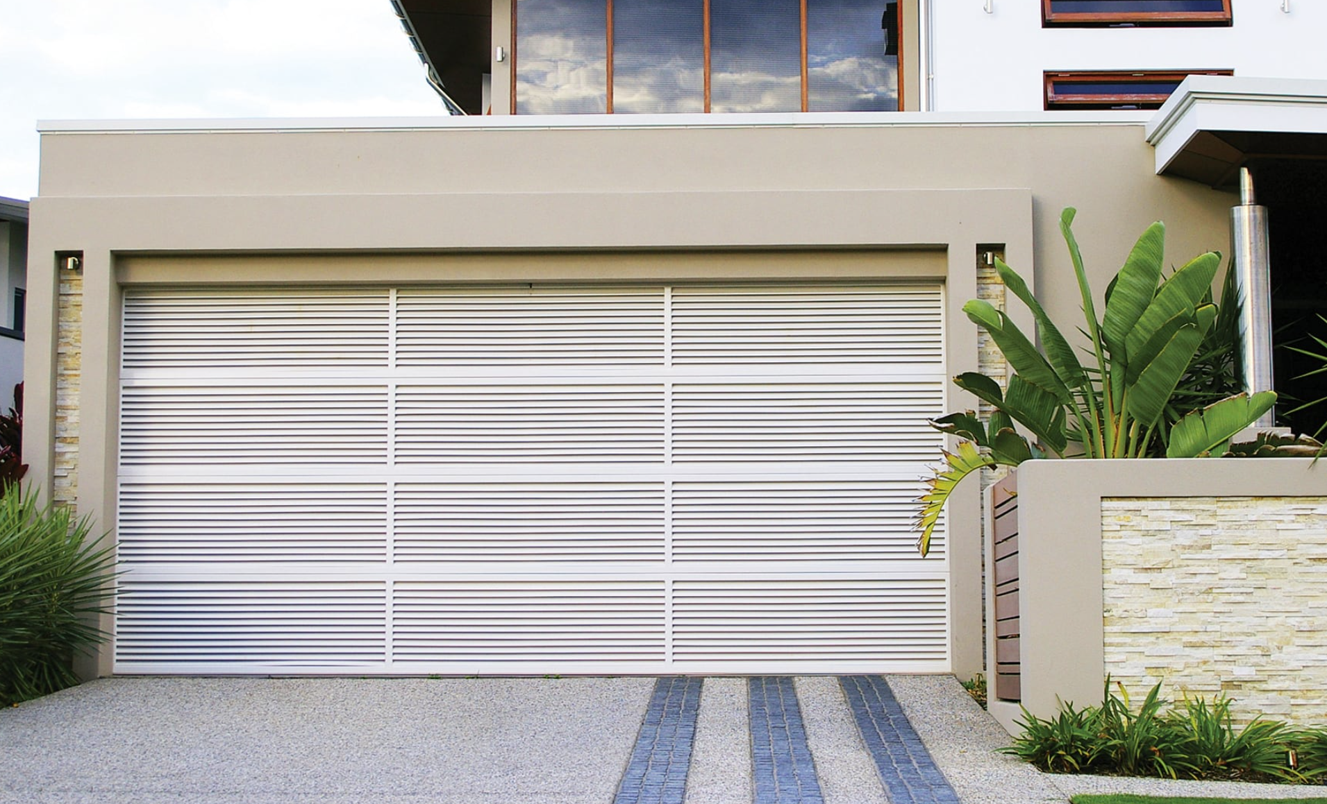 bespoke1 Modern slat‑style bespoke garage door installed for homes across Brisbane, Logan, Ipswich, Redlands and Moreton Bay